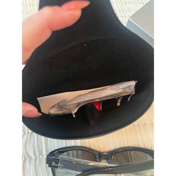 RAY-BAN RB 4216 601/11 BLACK/Light GREY SMOKE GRADIENT AUTHENTIC SUNGLASSES NEW - Picture 4 of 5